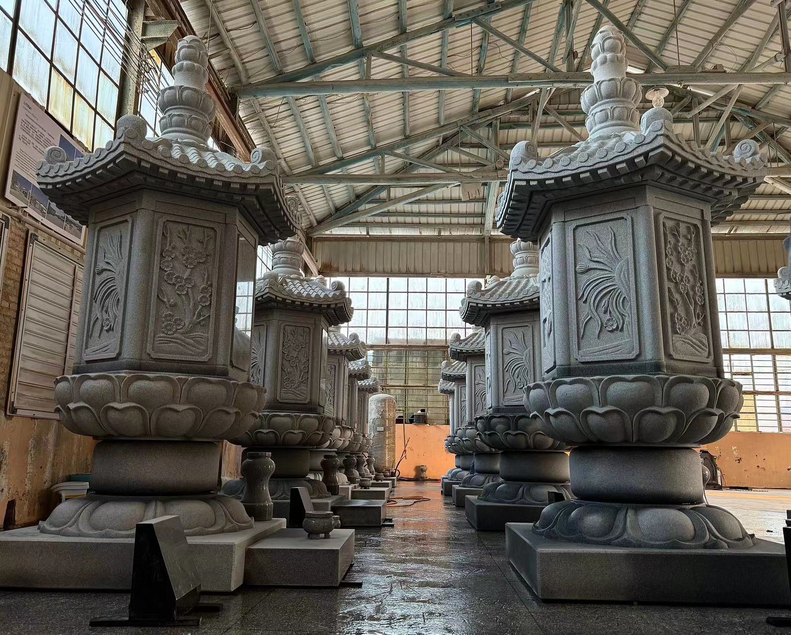 Қолөнер және гравированиандық мәңгілікке бару - Xinyan Stone ою зауыты Commanded Comble-дің өрескелгі жобасын аяқтайды