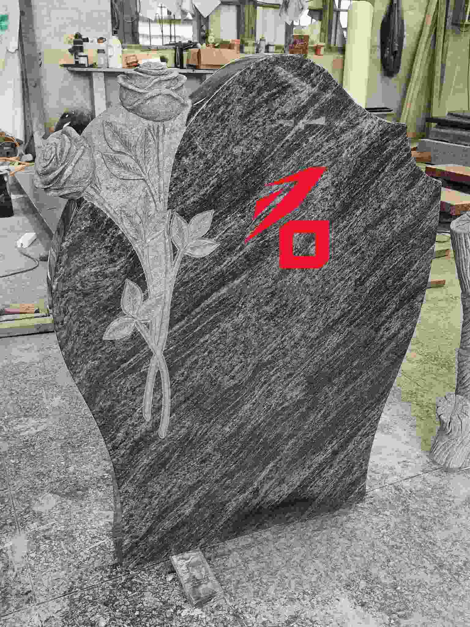 Жүрек тәрізді раушан мемориалды қабірі