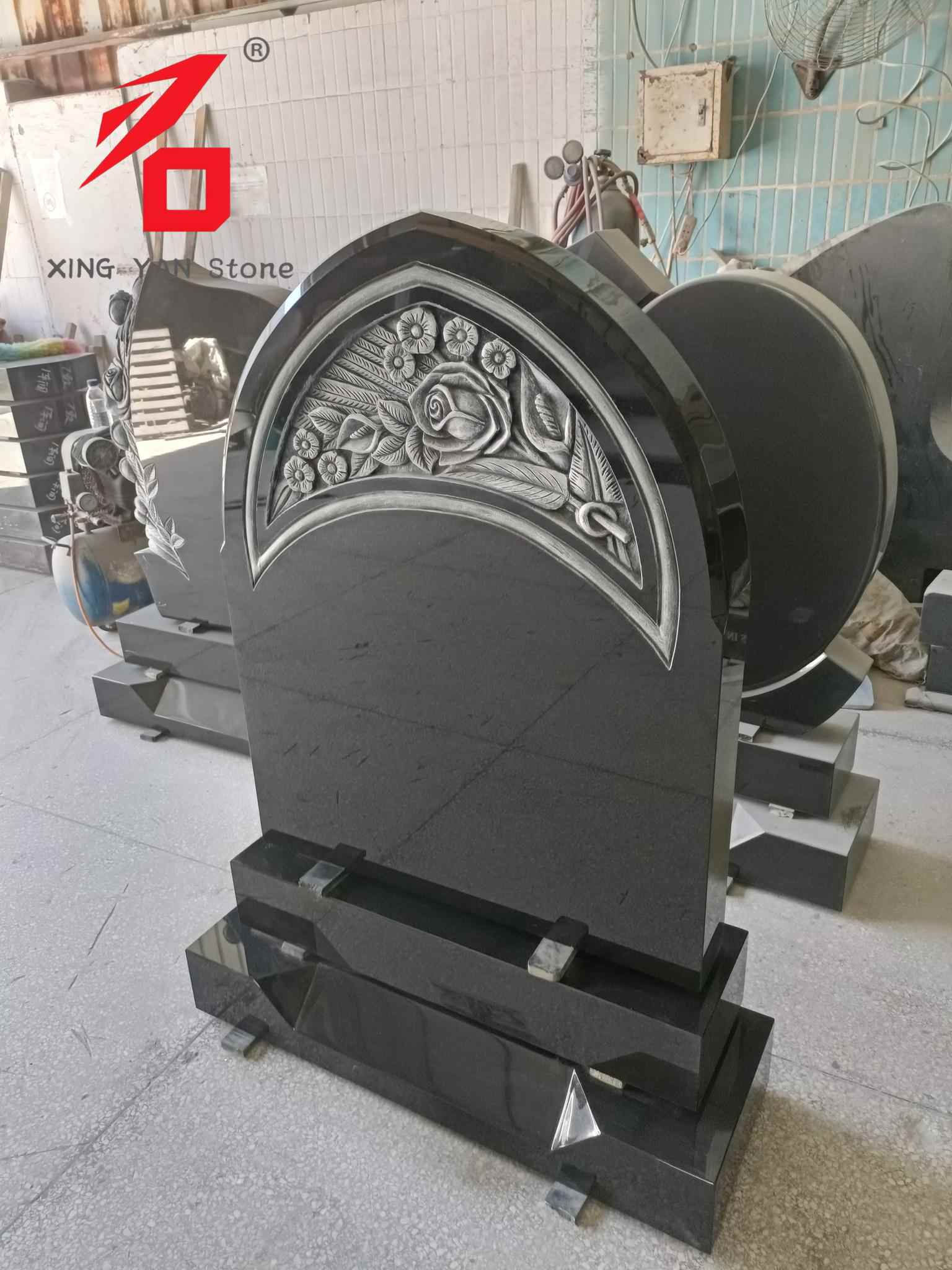 Роза тәрізді қабір, қара гранитті қабірден жасалған қабір